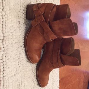 Ugg leather ankle boot